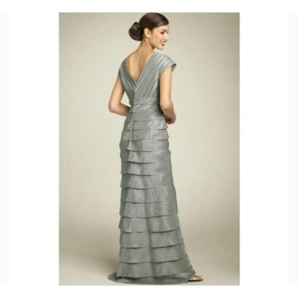 Adrianna Papell Occasions Ruffled Tiered Formal Dress 8 Petite‎ Sleeveless Gray - Picture 9 of 9